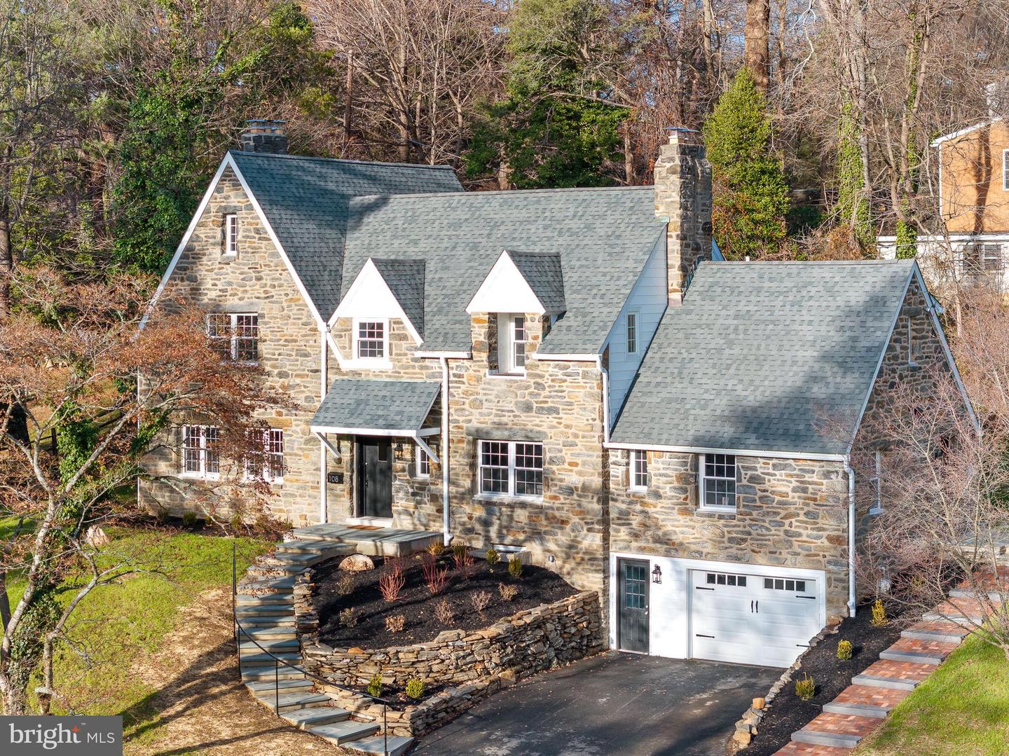 108 Stratford Ln