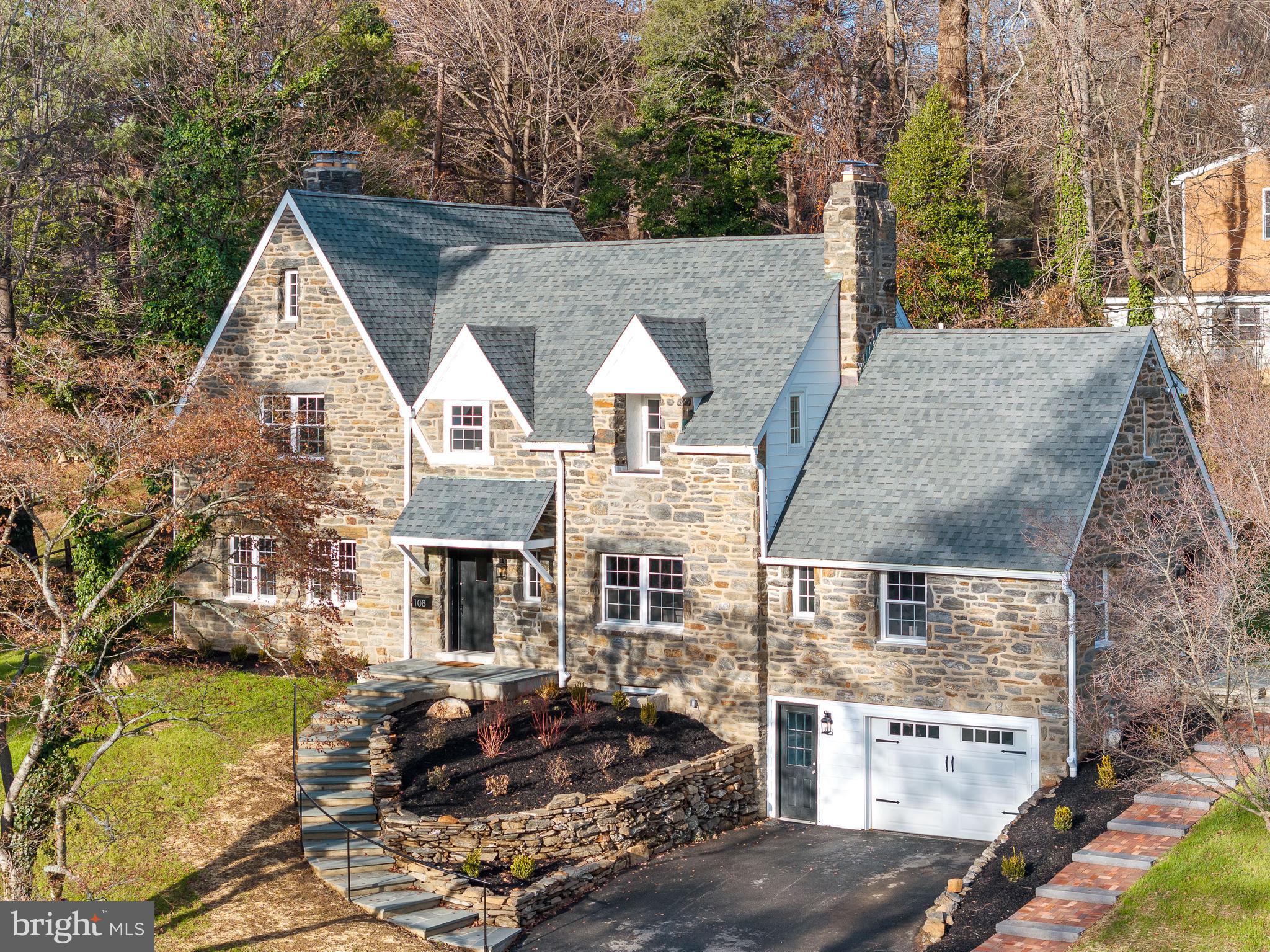 108 Stratford Ln