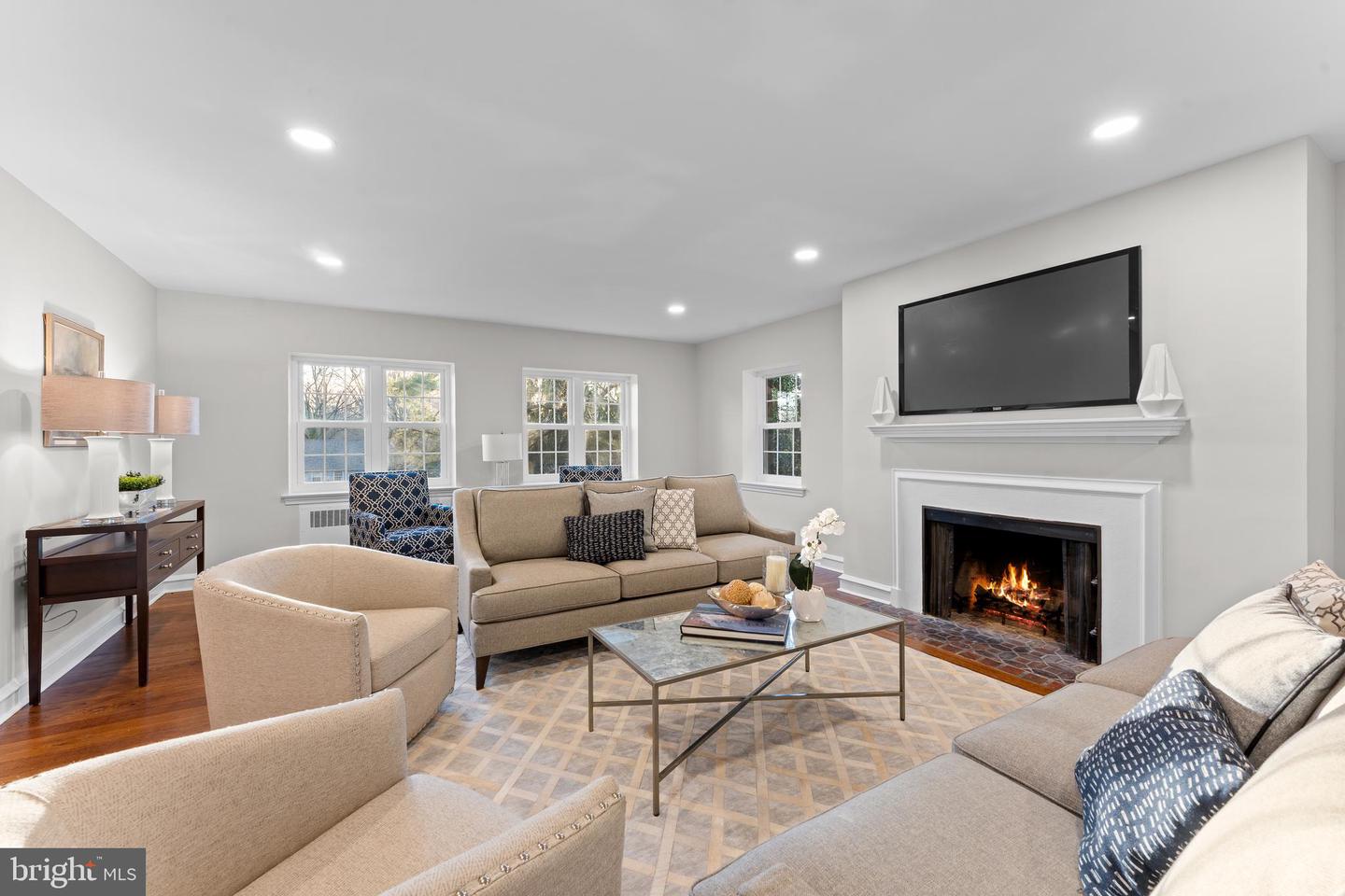 108 Stratford Ln