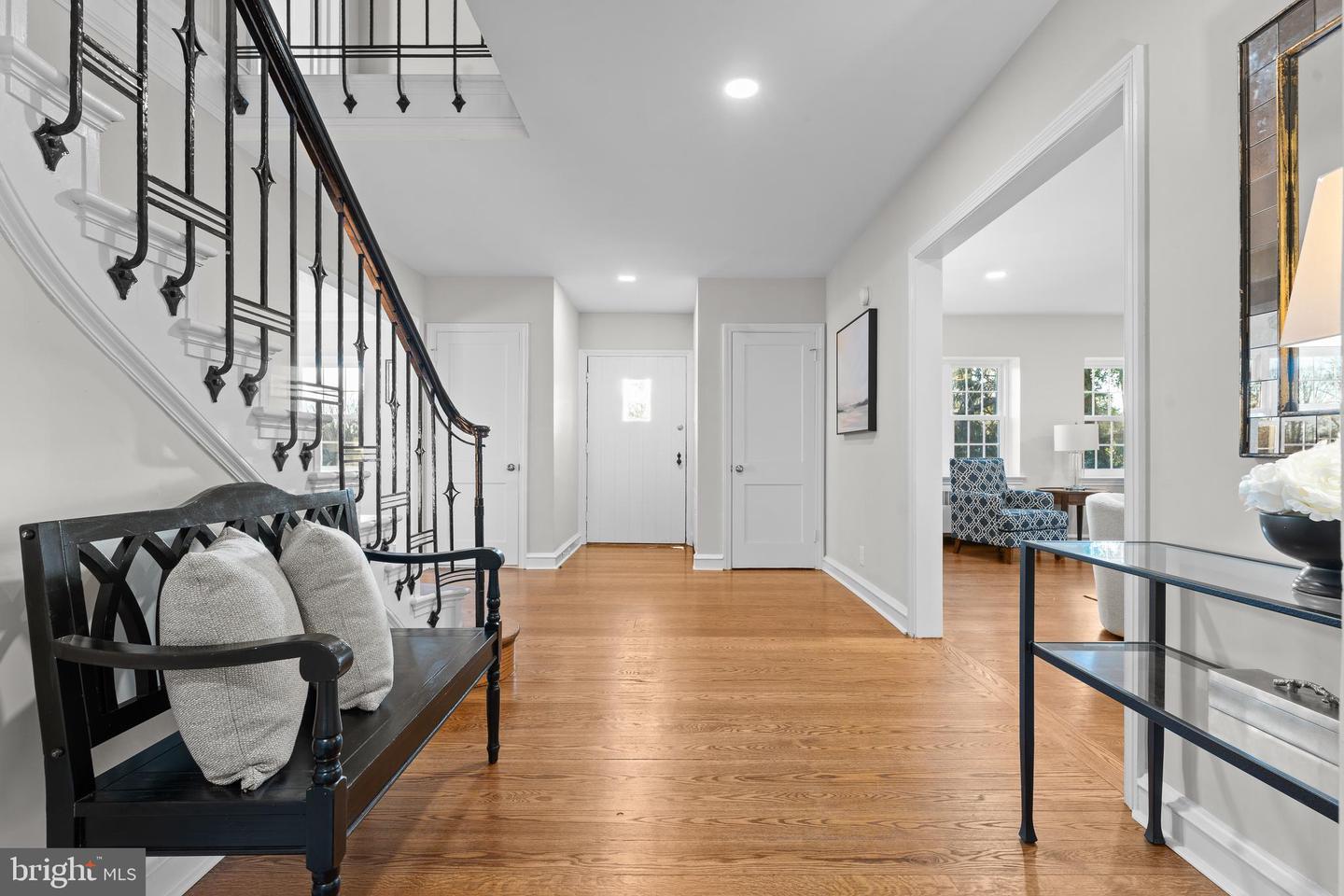 108 Stratford Ln