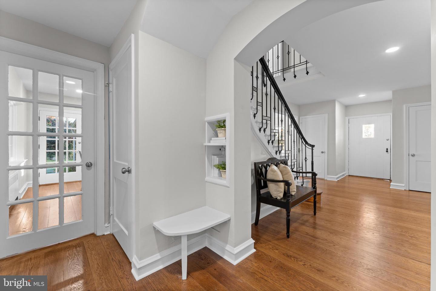 108 Stratford Ln