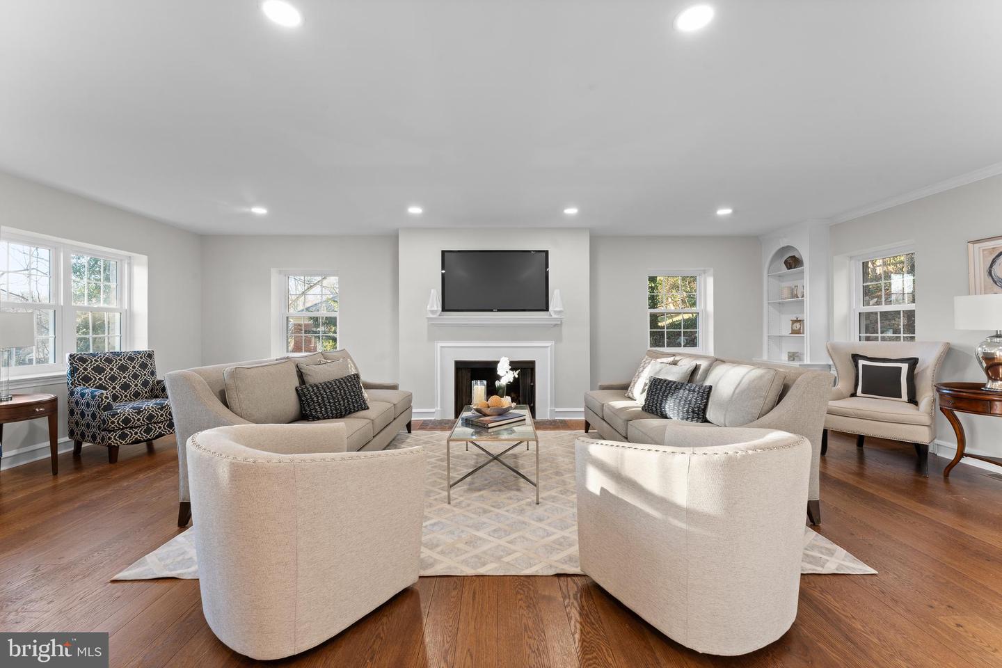 108 Stratford Ln