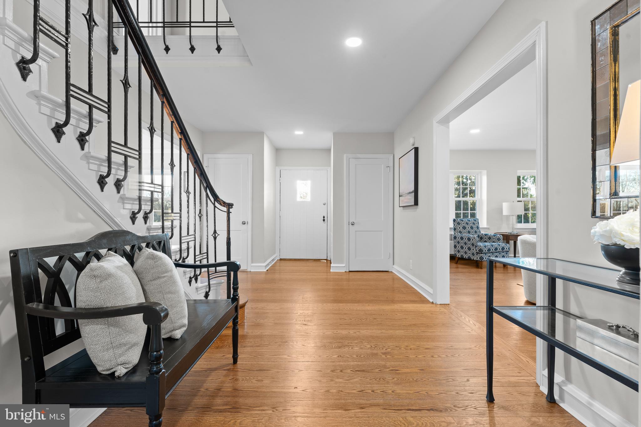 108 Stratford Ln