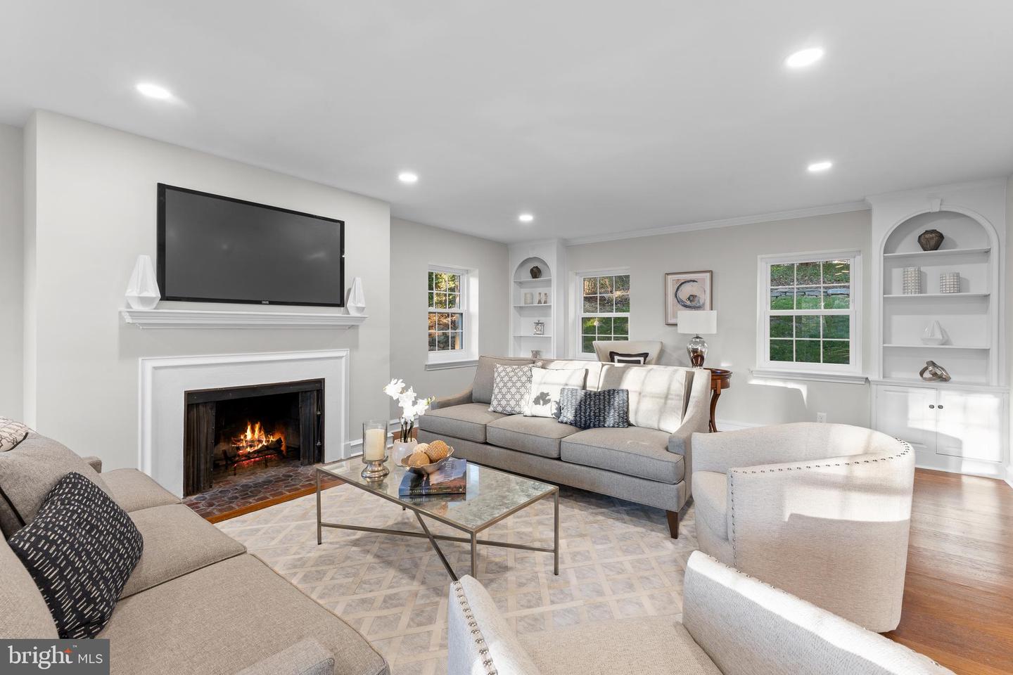 108 Stratford Ln