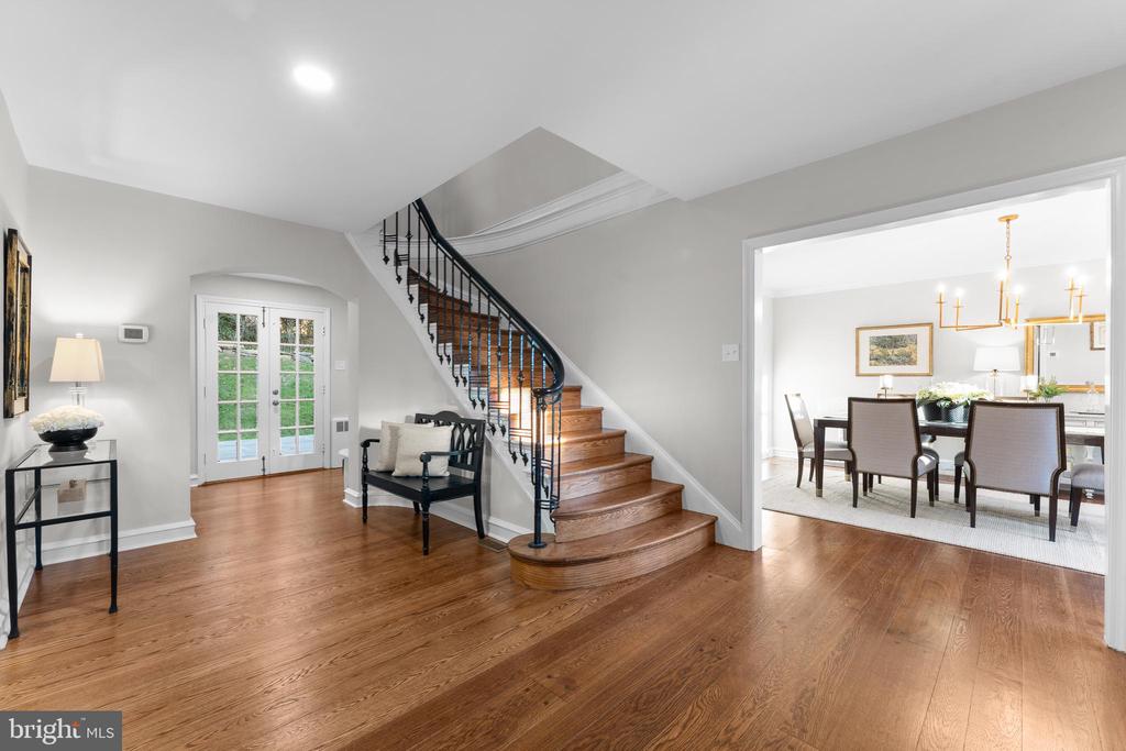 108 Stratford Ln