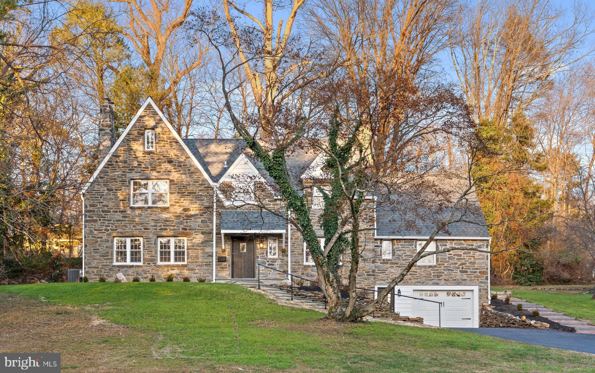 108 Stratford Ln