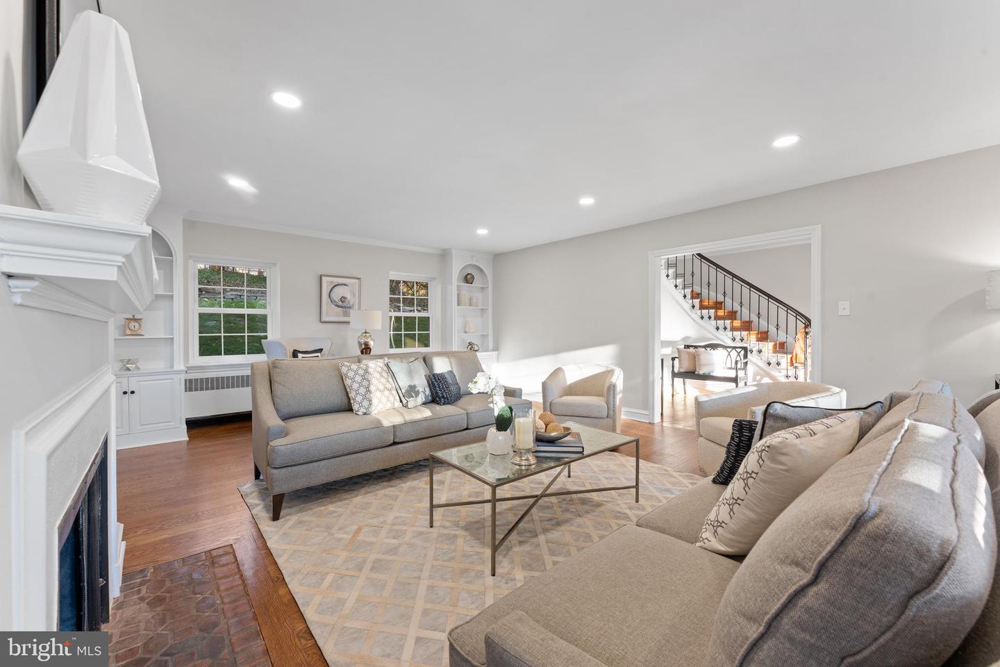 108 Stratford Ln