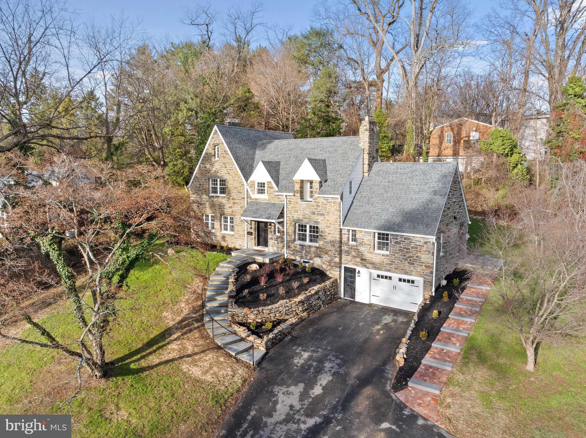 108 Stratford Ln