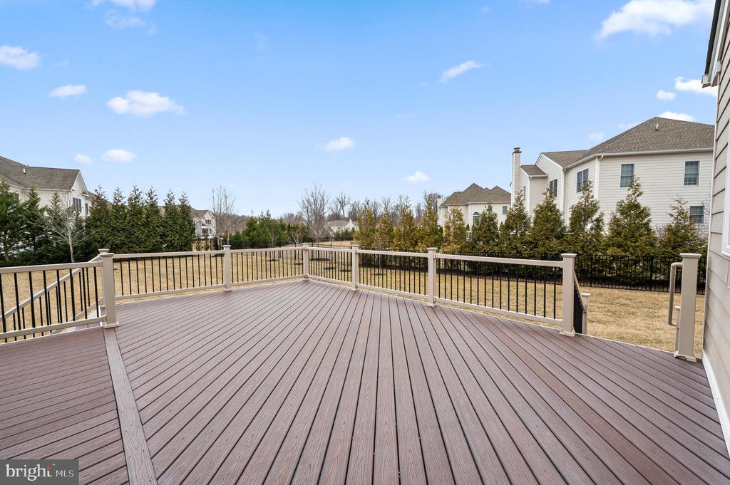 300 Greenbank Ln