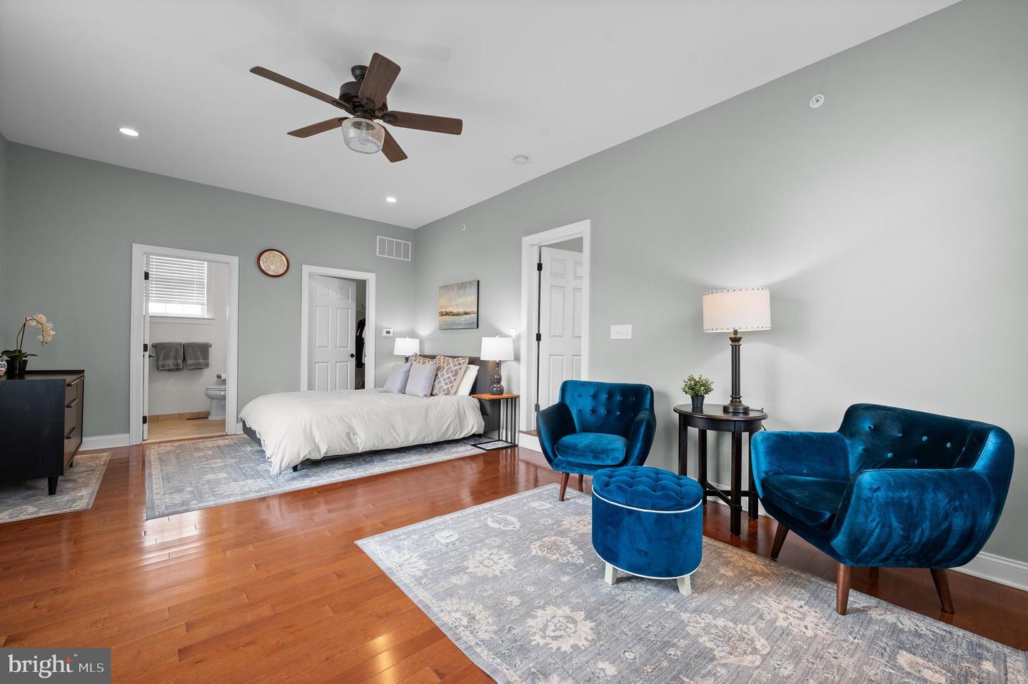 300 Greenbank Ln