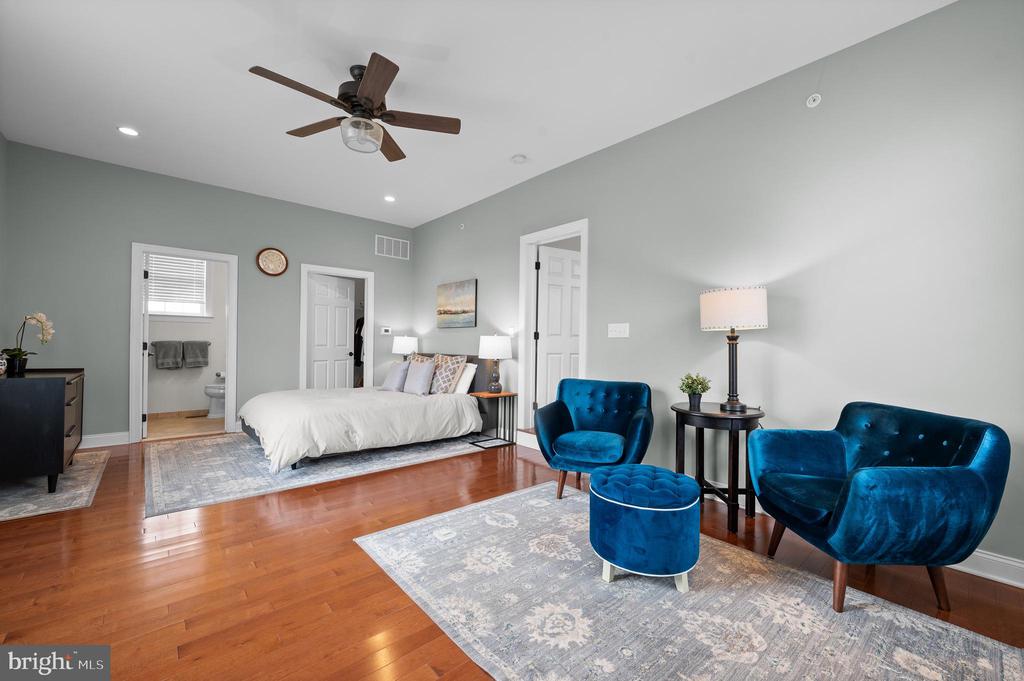 300 Greenbank Ln