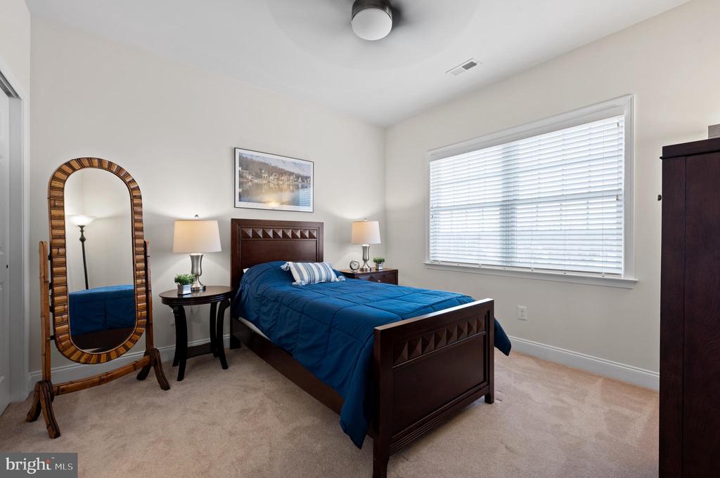 300 Greenbank Ln