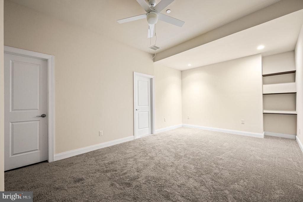 301 GREENBANK LANE