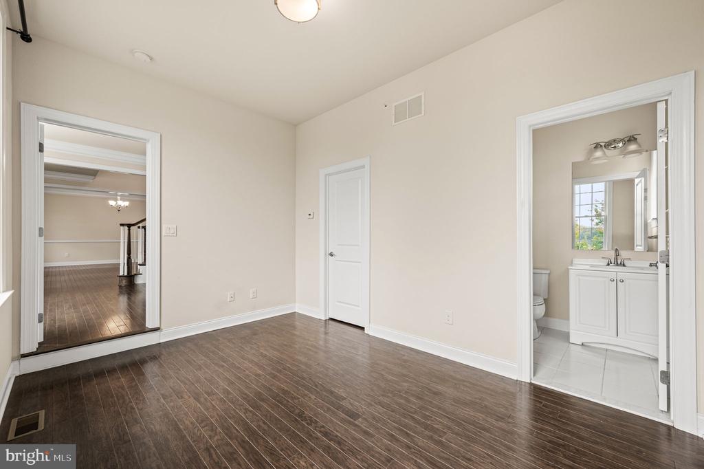 301 GREENBANK LANE