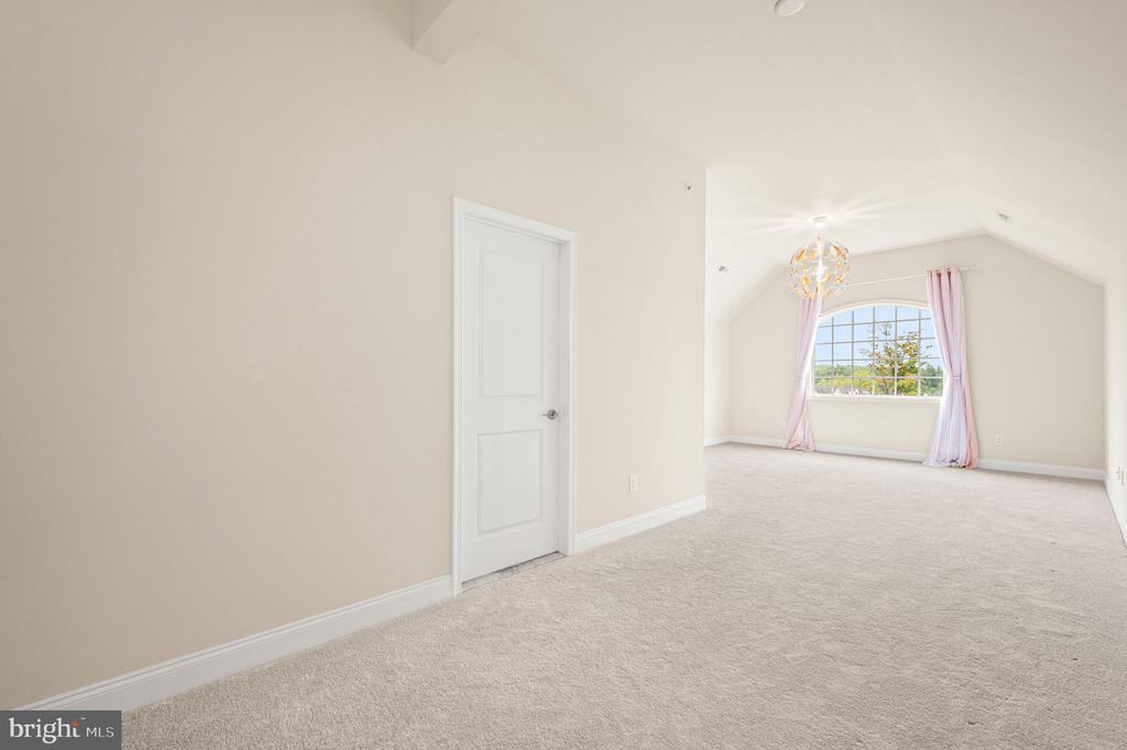 301 GREENBANK LANE