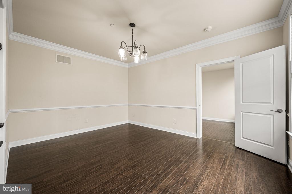 301 GREENBANK LANE