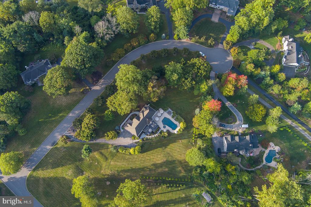 5 HONEYSUCKLE COURT