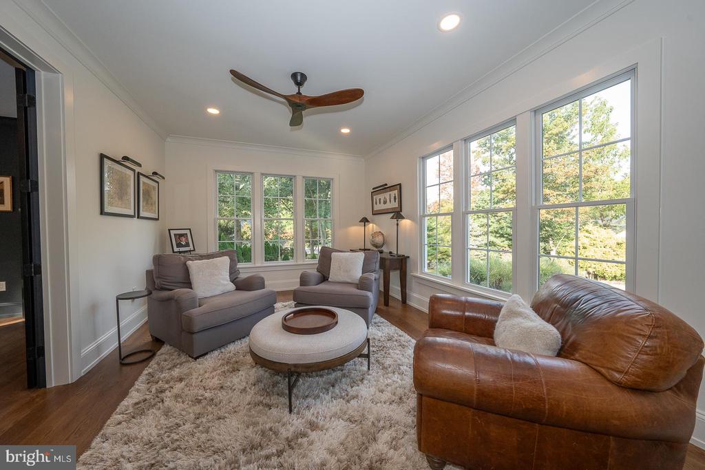 5 HONEYSUCKLE COURT