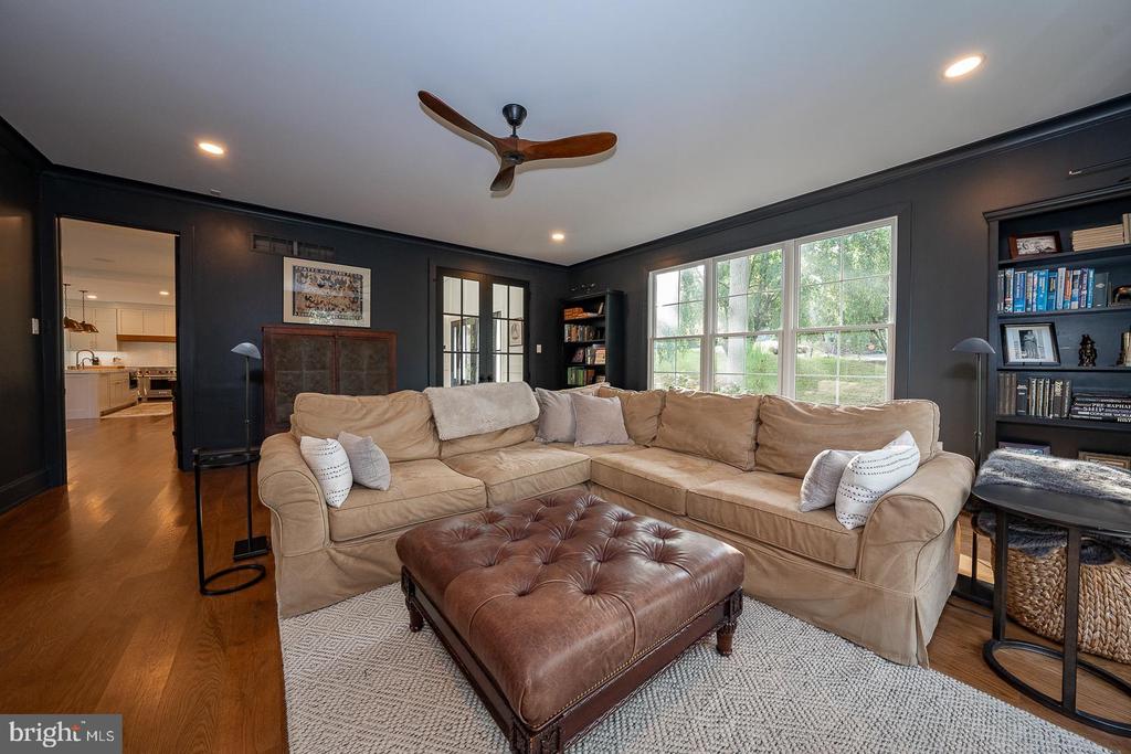 5 HONEYSUCKLE COURT