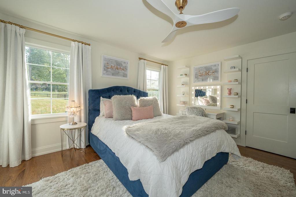 5 HONEYSUCKLE COURT