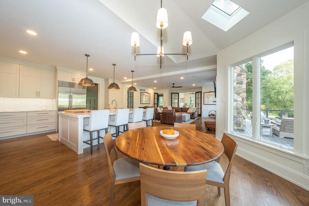 5 HONEYSUCKLE COURT