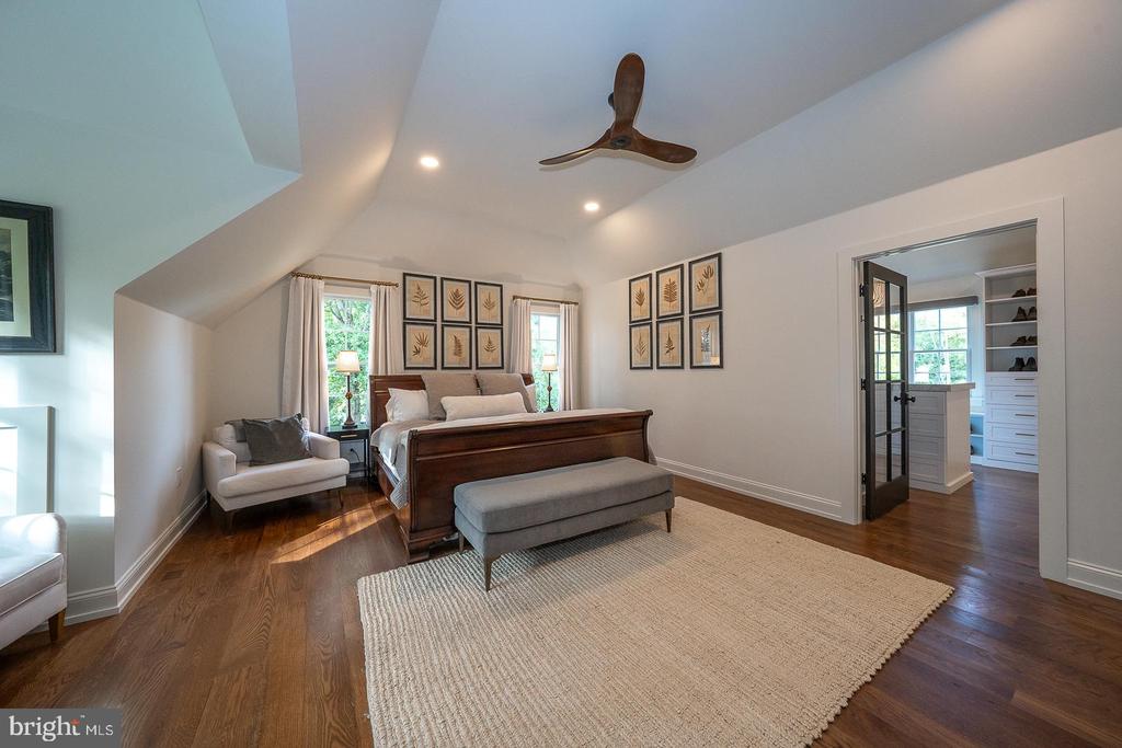 5 HONEYSUCKLE COURT