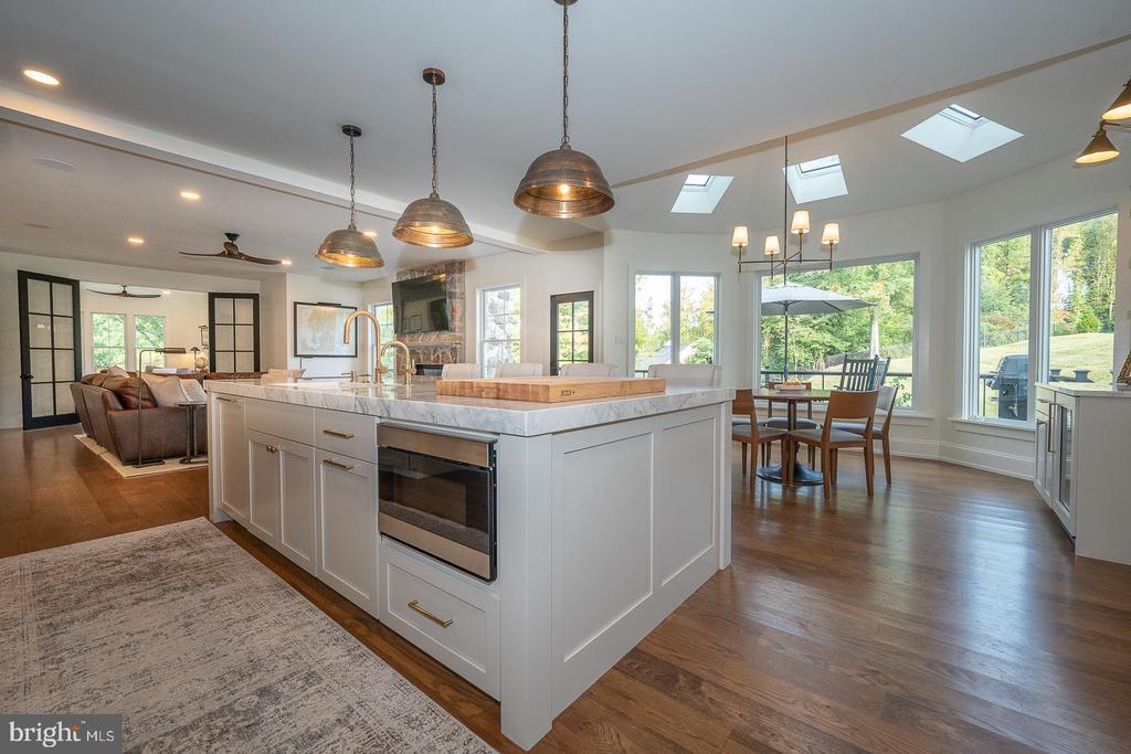 5 HONEYSUCKLE COURT