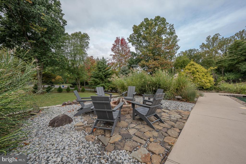 5 HONEYSUCKLE COURT