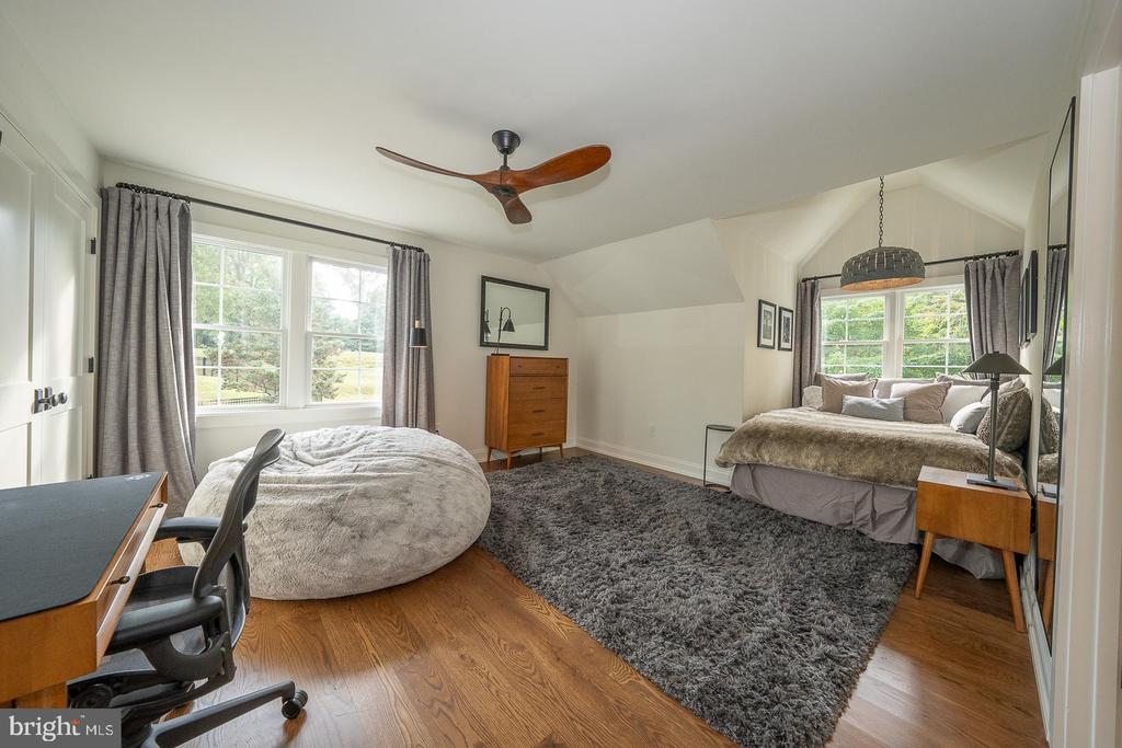 5 HONEYSUCKLE COURT