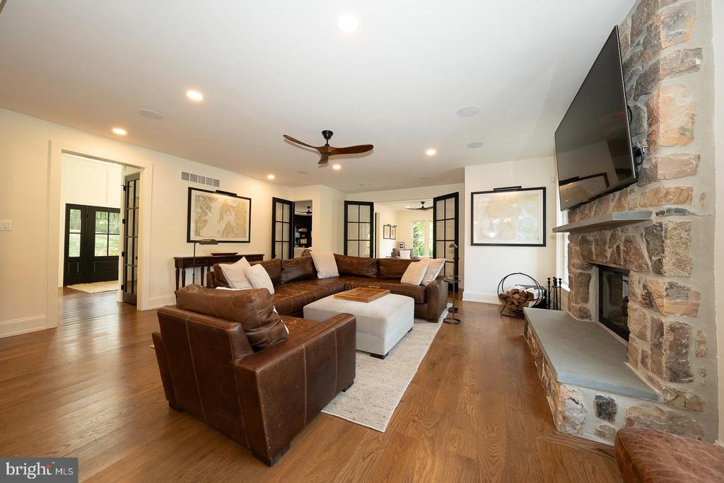 5 HONEYSUCKLE COURT