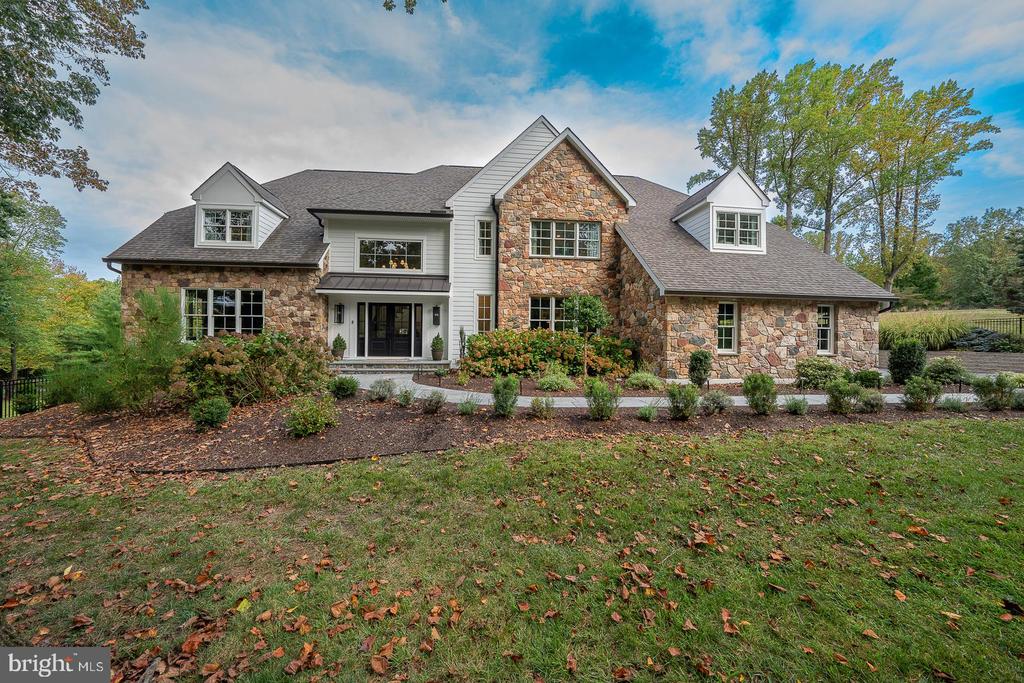 5 HONEYSUCKLE COURT