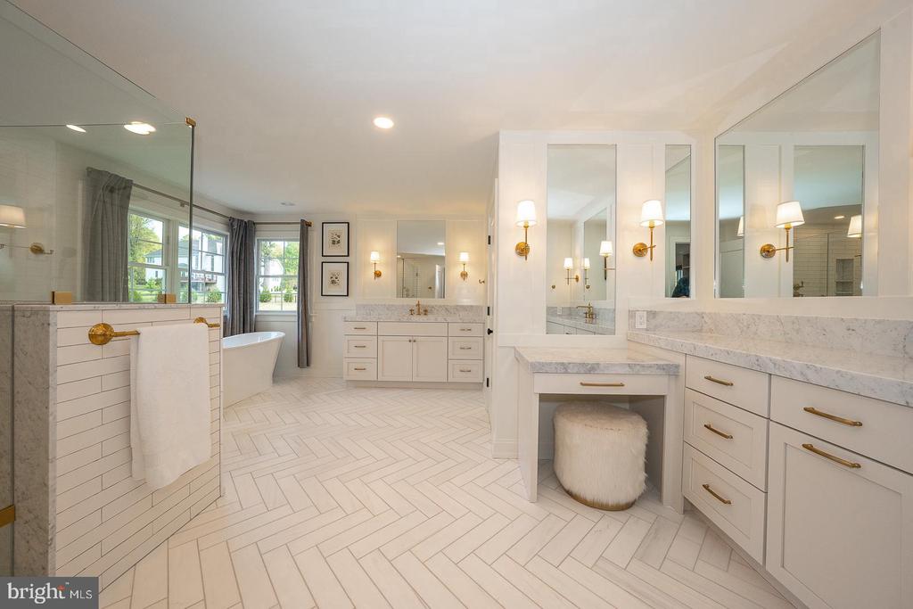 5 HONEYSUCKLE COURT