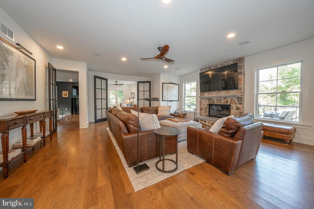 5 HONEYSUCKLE COURT