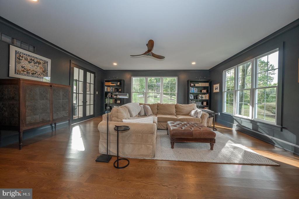 5 HONEYSUCKLE COURT