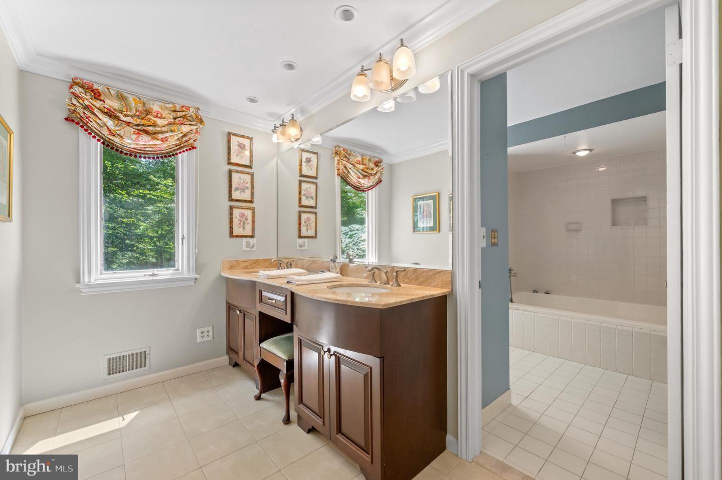 130 Hunt Valley Cir