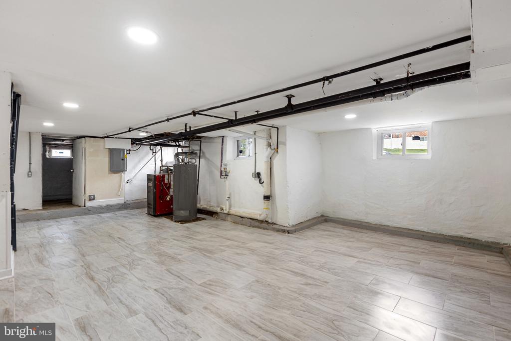 1147 HARDING DRIVE