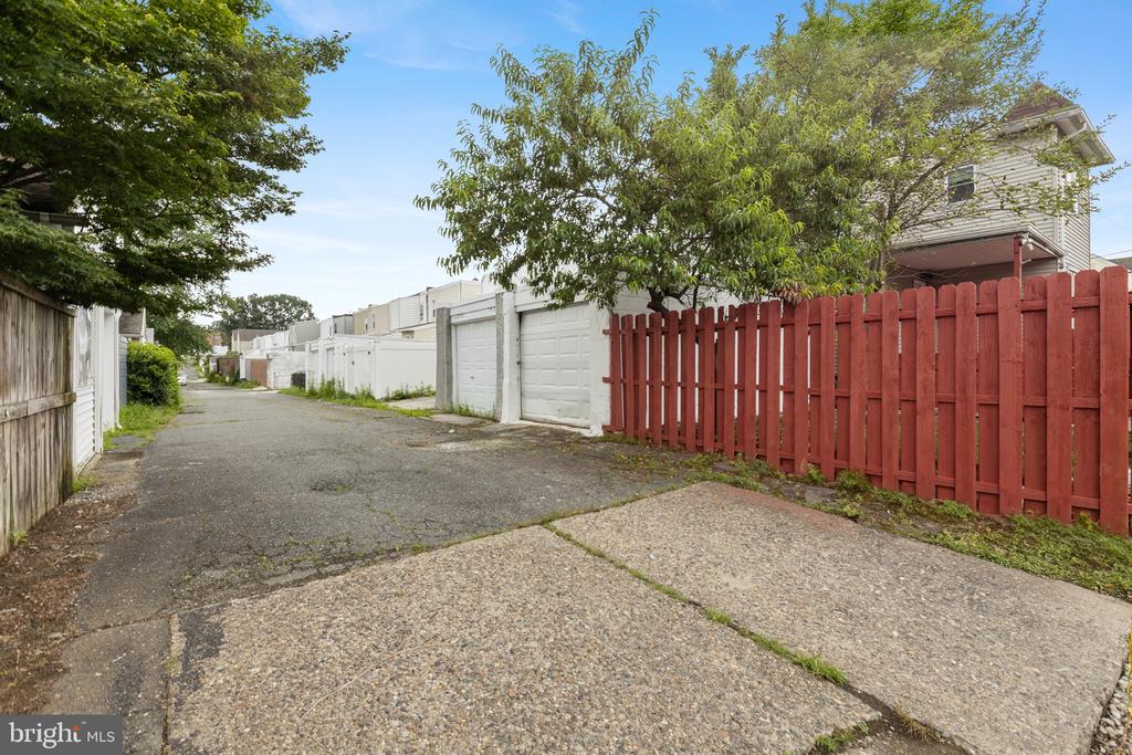 1147 HARDING DRIVE