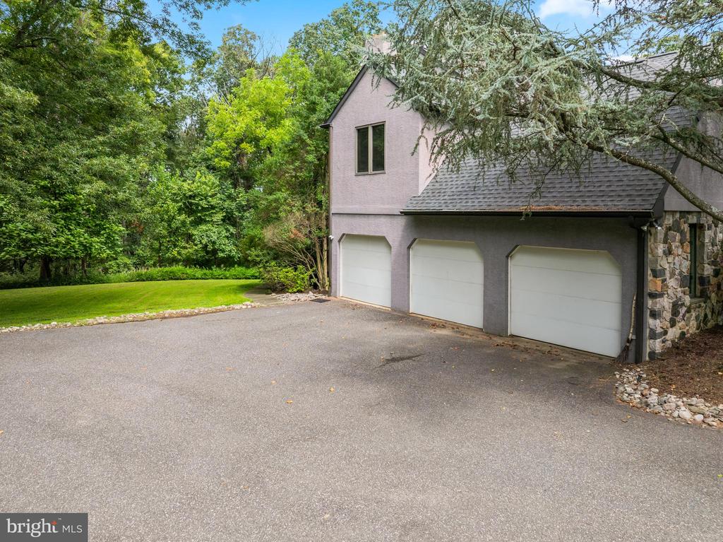 412 HIDDEN VALLEY ROAD