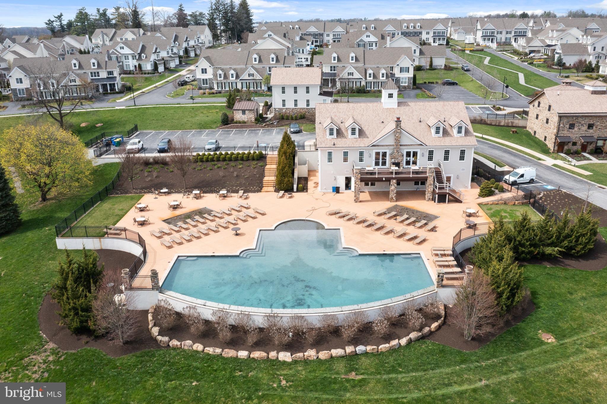 3728 LISETER GARDENS