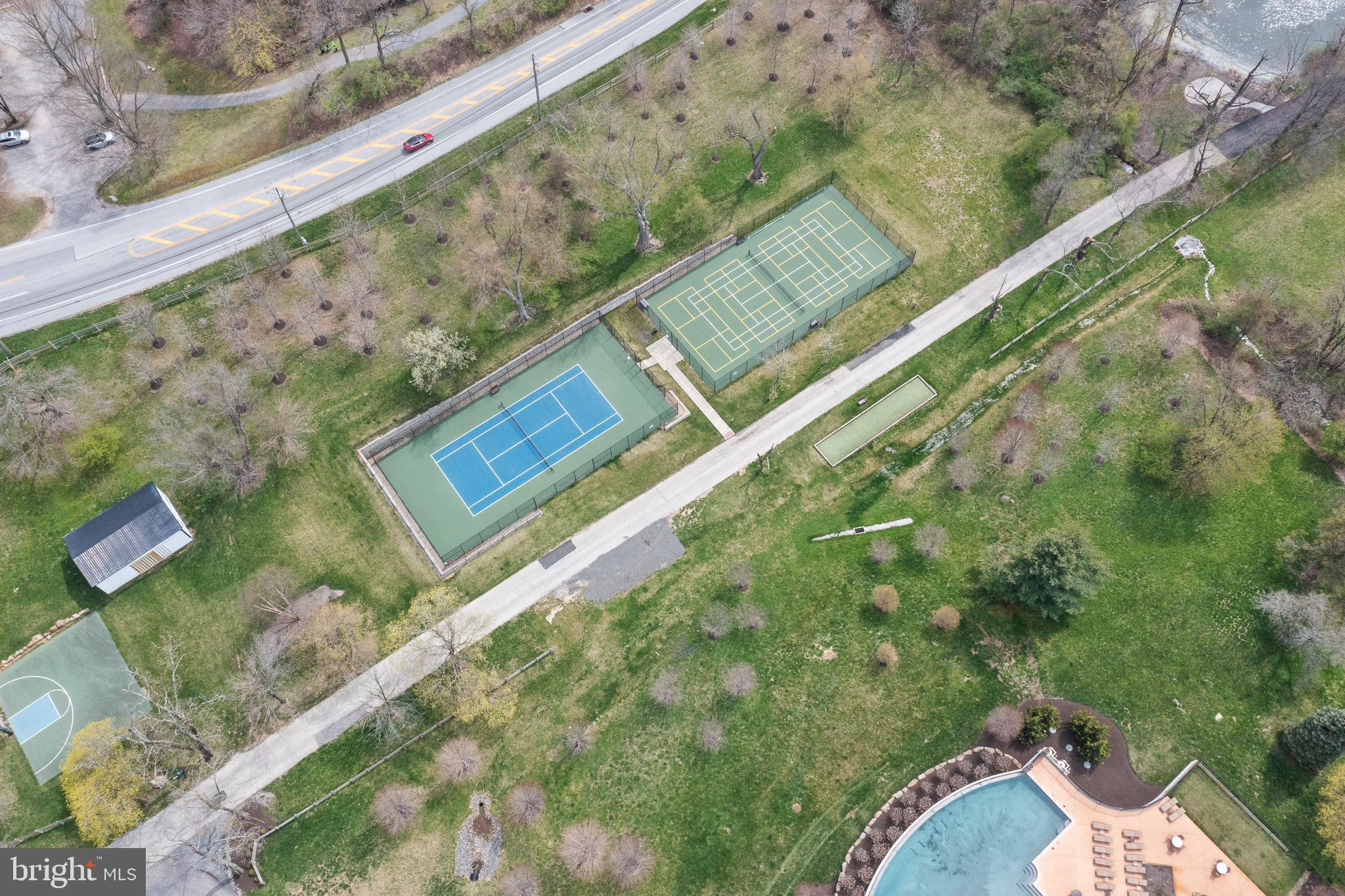 3728 LISETER GARDENS