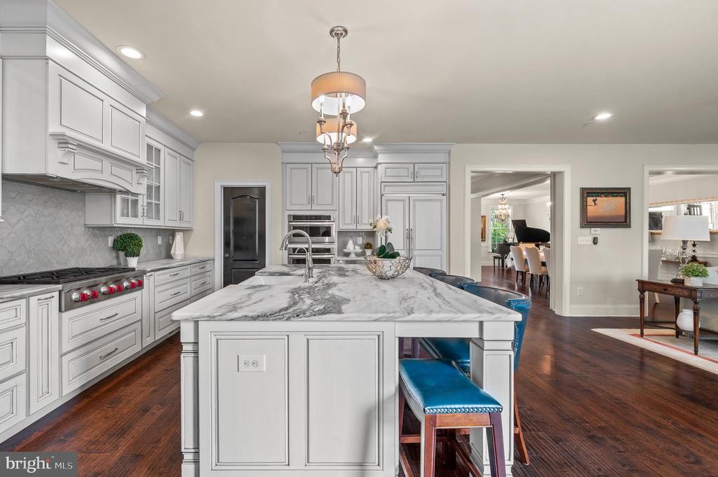 3728 LISETER GARDENS