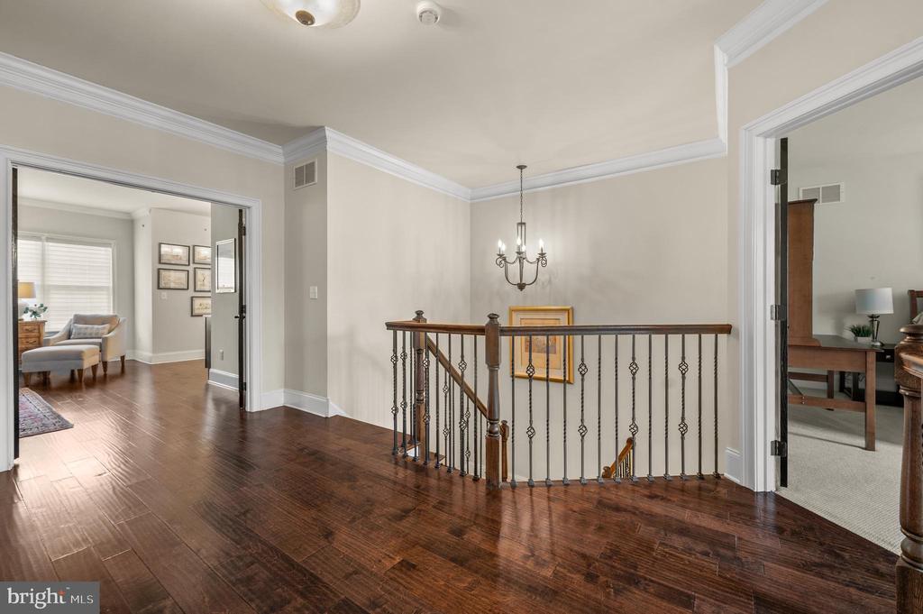 3728 LISETER GARDENS