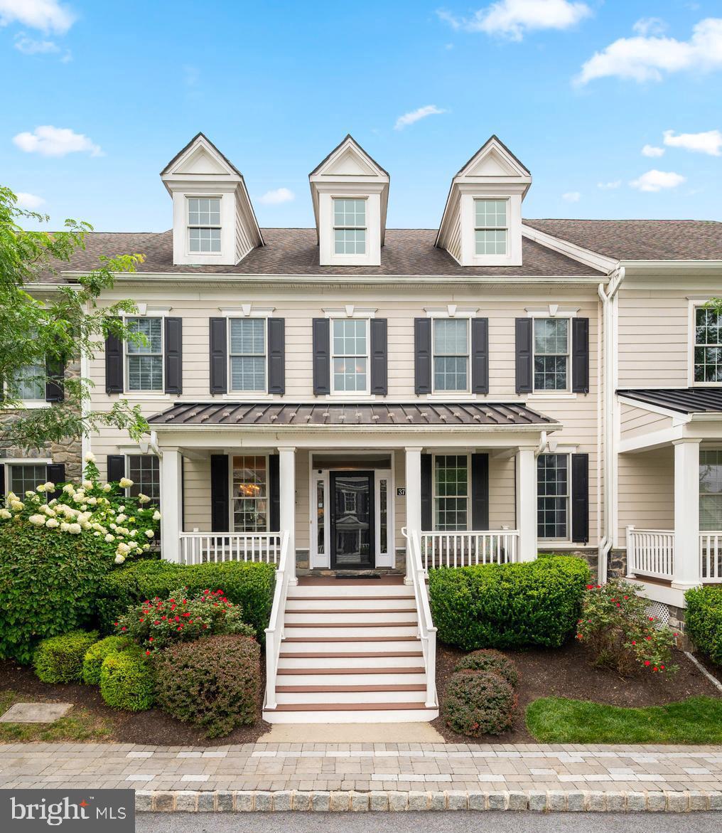 3728 LISETER GARDENS