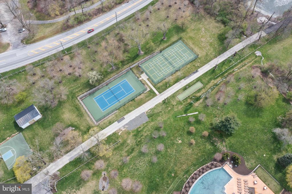 3728 LISETER GARDENS