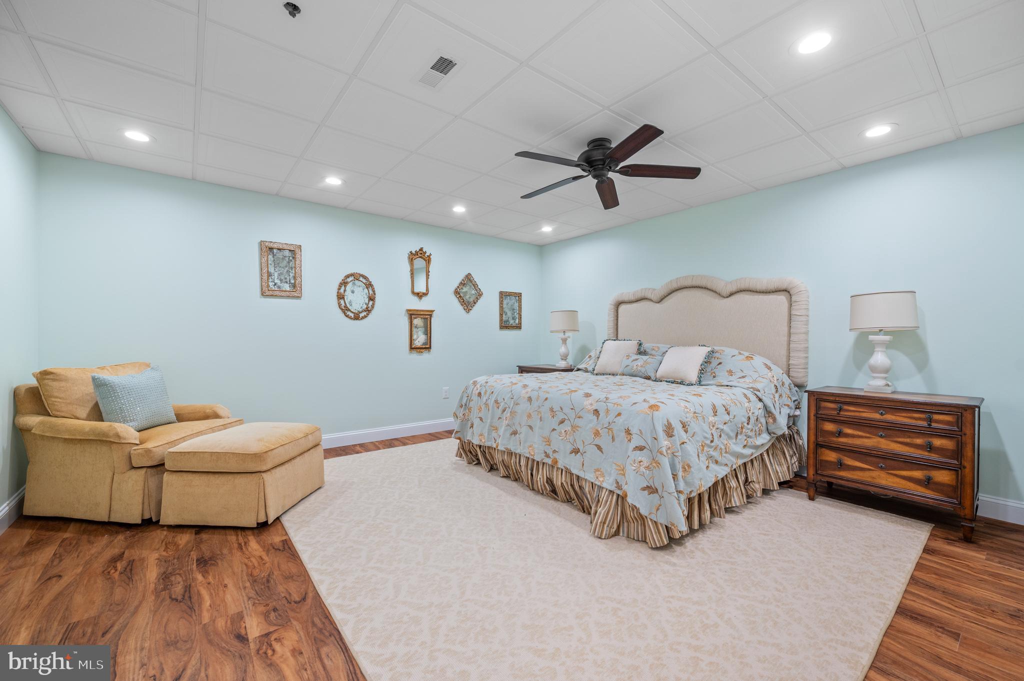 3728 LISETER GARDENS