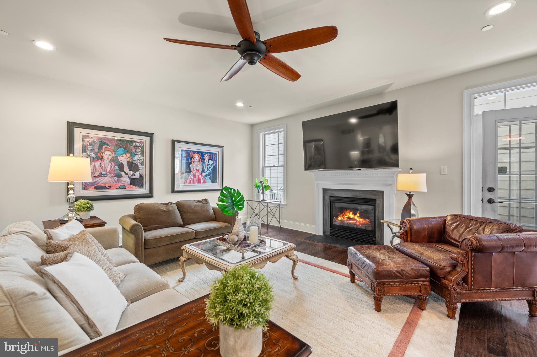 3728 LISETER GARDENS