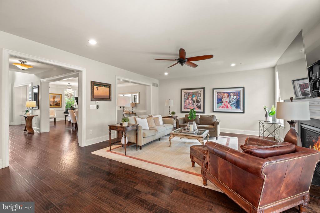 3728 LISETER GARDENS