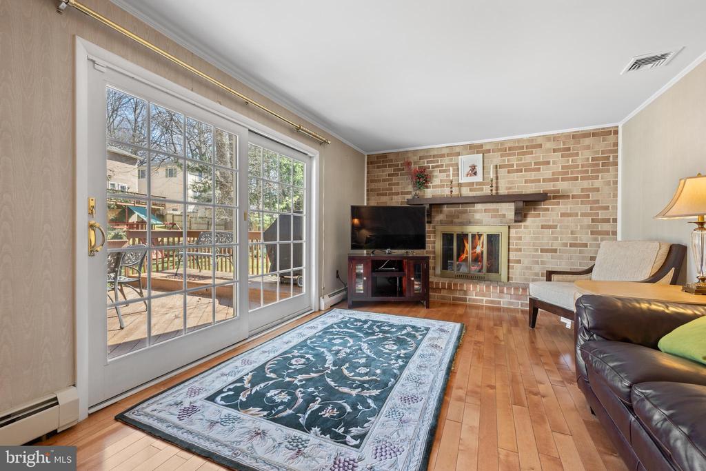 1005 EDWARDS DRIVE