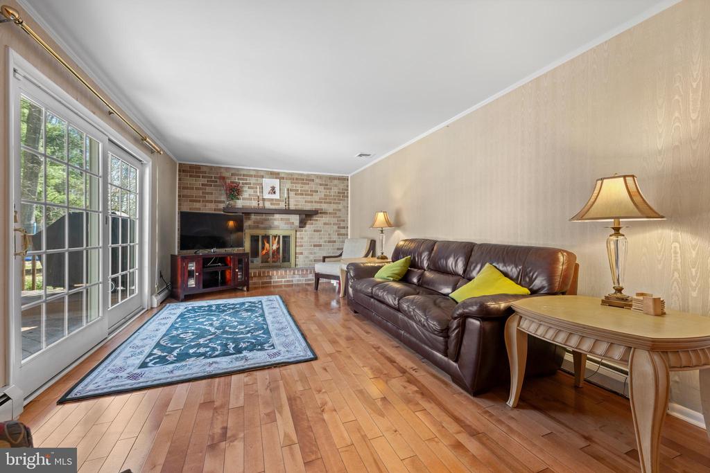 1005 EDWARDS DRIVE