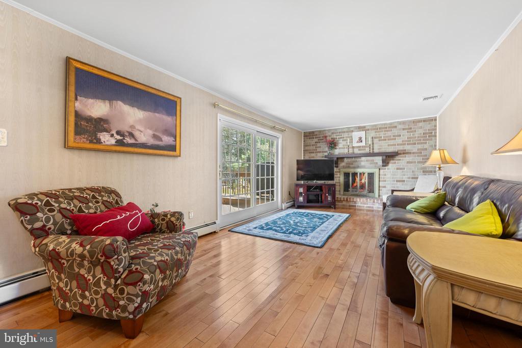 1005 EDWARDS DRIVE